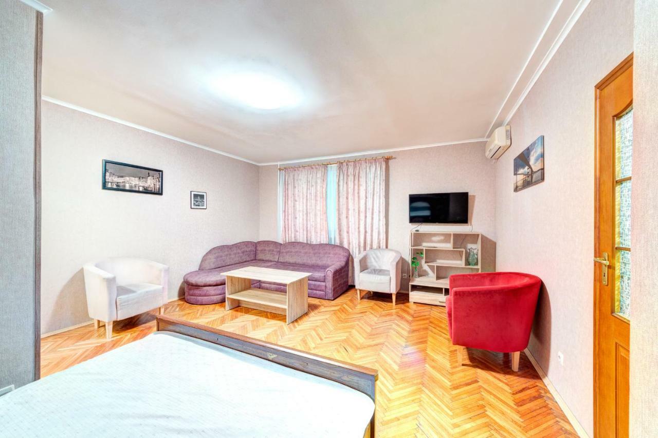 Apartments Near The Palace Of Sports Kyiv Exterior photo